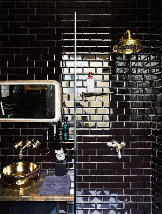 Black Bathrooms-image via 47 Park Avenue UK