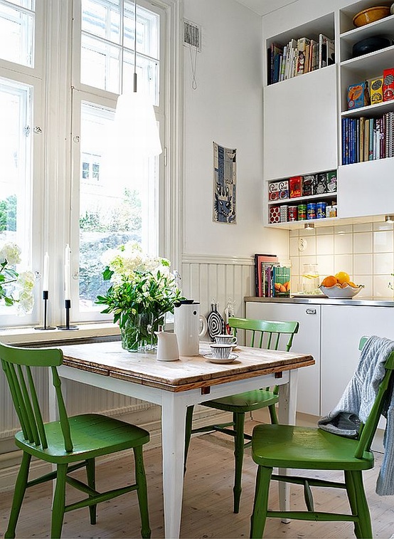 Even a small eat in area is good as the table can be used to prep on too-image via Home It