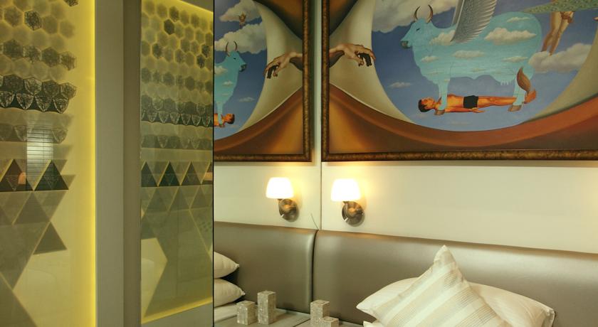 Another room at Le Sutra inspired by a contemporary Indian artist-image via booking.com