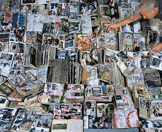 Peter Beard with his diaries-image via NYMagazine